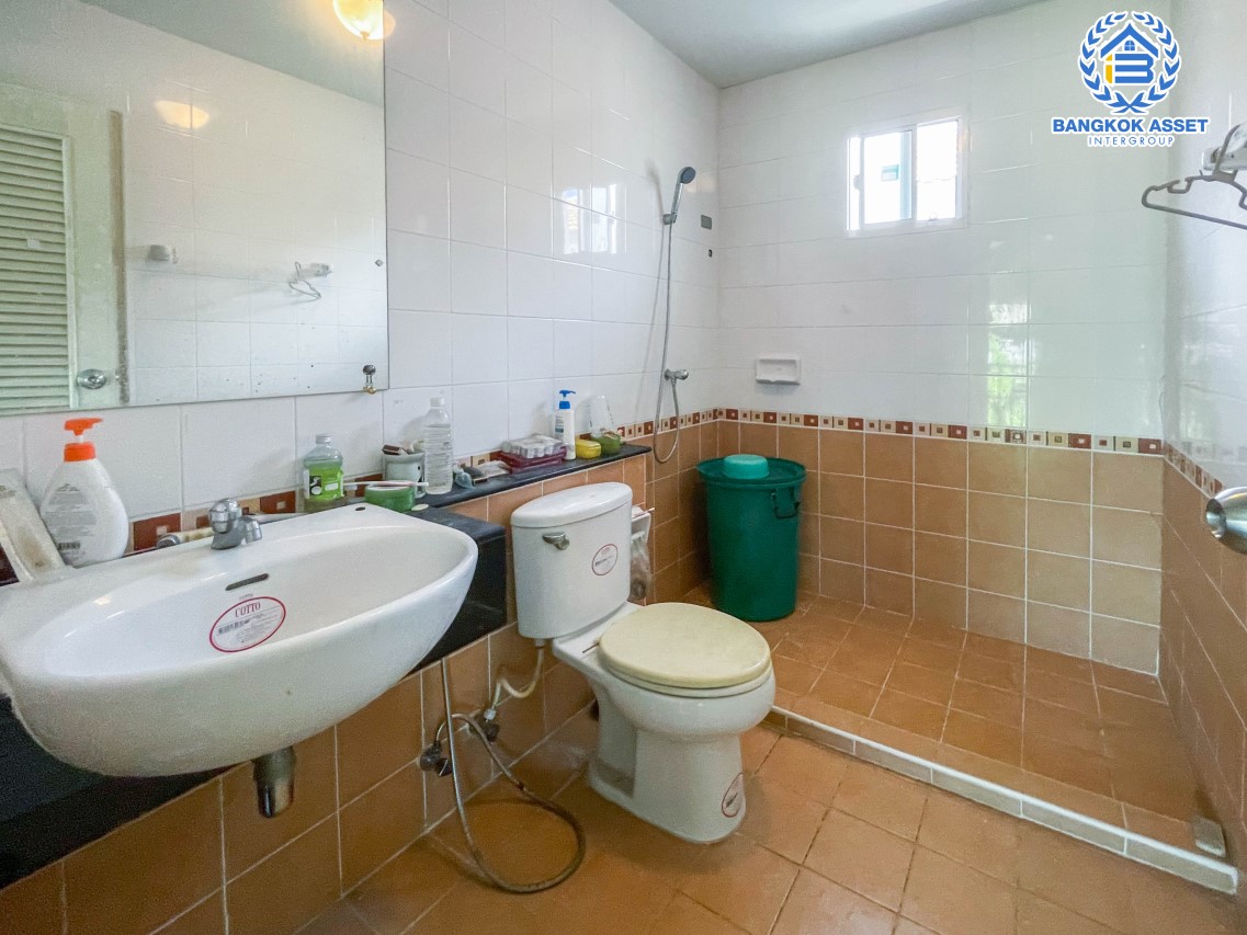 บ้านเดี่ยวมือสอง นนทบุรี ม.ภัสสร14 บางใหญ่ เนื้อที่กว้างขวางมากถึง 52.90 ตร.ว. ฟังก์ชัน 3 ห้องนอน 2 ห้องน้ำ 1 ที่จอดรถ บ้านสภาพสวย พร้อมเข้าอยู่ โครงการอยู่ติดถนนใหญ่ เข้า-ออกสะดวก ใกล้เซ็นทรัลเวสต์เกต เดินทางเพียง 10 นาทีถึงจุดขึ้นทางด่วน "ศรีรัช" จองเลย!...